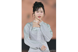 AKB48小栗有以、ガーリーミニワンピ姿でランウェイ 美脚スラリ【GirlsAward 2025SS】 画像