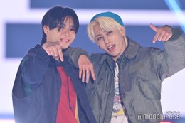 OWV中川勝就＆浦野秀太、ペアでランウェイ「SORENAポーズ」も決める【GirlsAward 2025SS】 画像