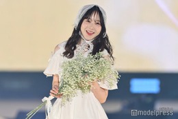 本田紗来、美肩チラリワンピで色白素肌際立つ【GirlsAward 2025SS】 画像