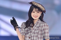 鶴嶋乃愛、クラシカルファッションで魅了放出【GirlsAward 2025SS】