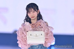 僕が見たかった青空・早崎すずき、オフショルトップスで美デコルテ披露【GirlsAward 2025SS】 画像