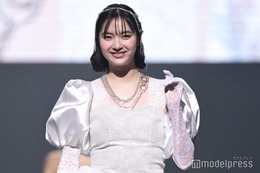 新川優愛、プリンセス風レースドレス×ダメージパンツが可愛い【TGC香川2025】 画像