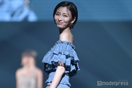 岡崎紗絵、オフショルドレスで美デコルテ際立つ【TGC香川2025】