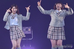 たんぽぽ川村エミコ＆二瓶有加「TGC香川」登場 ミニスカ制服姿でダンス