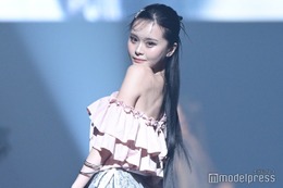 YouTuberさくら、ワンショルトップスから美背中のぞく【TGC香川2025】