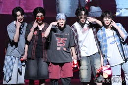 WILD BLUE、5人揃って“あっかんべー” いたずらな表情で雰囲気一変【TGC香川2025】 画像
