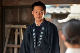 細田佳央太、吉田鋼太郎とのアドリブ秘話明かす 河合優実演じる蘭子に惹かれる部分とは【あんぱん】