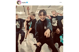 浜崎あゆみ、自然体な笑顔あふれるダンサーらとのリハSHOTに「真剣に楽しむ感じが伝わる」「かわいい～」の声 画像