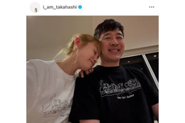 高橋愛、夫・あべこうじとの“偶然”お揃いSHOTにファンほっこり「さすがのおふたり」「今日もラブラブ」