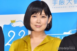 絢香、美人母との幼少期ショット＆娘たちとの手繋ぎ写真公開「そっくり」「娘さん大きくなってる」の声