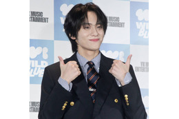 山下幸輝、金髪に！メガネをかけた最新SHOTに絶賛の声「ビジュ良すぎて頭抱える」「ときめきが止まりません」