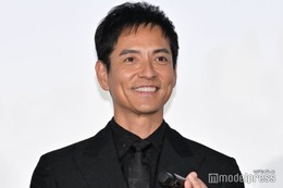 沢村一樹、妻と湘南デート中の2ショット公開「絵になる」「憧れの夫婦」の声 画像