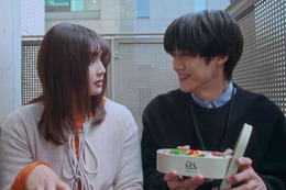 【低体温男子になつかれました。 第2話】琴里（箭内夢菜）、懐いてくる亮介（曽野舜太）に“オーバーヒート状態”