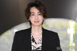 カルマ、産まれたての赤ちゃんを抱っこ プラベショット披露「可愛いが渋滞」「癒しのオーラがすごい」の声