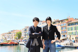 「８番出口」二宮和也＆小松菜奈、カンヌ到着 景色堪能＆記念撮影も「なかなか来られない場所」 画像