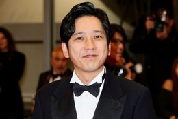 二宮和也、アルマーニタキシード着用「カンヌ」レッドカーペット初登場