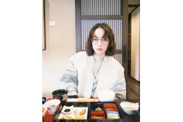 のん、眼鏡＆浴衣姿の温泉旅行SHOTにファンうっとり「透けるように美しい」「こんなお写真見たかった」