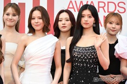 NiziU、モノトーンドレスでシックな装い【MUSIC AWARDS JAPAN】 画像