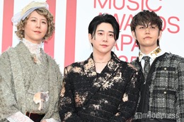 Mrs. GREEN APPLE、眉＆唇ピアス・ゴールドでド派手演出 藤澤涼架は着物スタイルで登場【MUSIC AWARDS JAPAN】