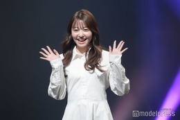 大人の「今日好き」高橋かの、美脚スラリ 透明感溢れるミニワンピ姿【学生ランウェイ2025 SUMMER】 画像