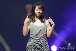 元NMB48山田寿々、色白美脚輝くワンピ姿 悶絶級ウインクで観客虜に【学生ランウェイ2025 SUMMER】 画像