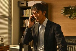 「キャスター」ラスト1分、進藤（阿部寛）の過去とは 初回冒頭シーンとの繋がりに「きつそう」「視線が冷たい」の声 画像