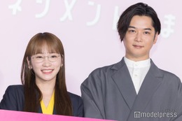 Hey! Say! JUMP山田涼介ソロコン、川栄李奈＆千葉雄大ら「ダメマネ！」チームが見学 集合ショットに反響「全員ライブTシャツ着てて愛感じる」 画像