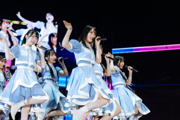 日向坂46五期生「キュン」「ドレミ」…人気曲連続披露に大きな歓声 五期生楽曲も初パフォーマンス「ようやく披露できた」【五期生おもてなし会】