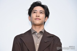 佐野岳、人気アーティスト2人と自宅で鍋 3ショットに反響「スポ男繋がりだ」「オフ感満載でレア」