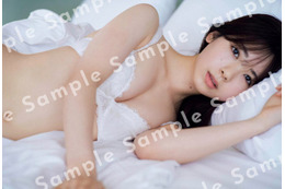 乃木坂46筒井あやめ、白ランジェリー“寝起き”ショット 封入ポストカード第4弾解禁【感情の隙間】