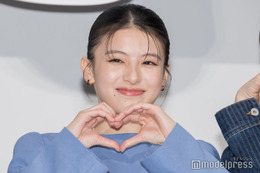 出口夏希、美脚＆美背中大胆披露のブルードレス姿 “唯一の幸せ”告白「涙が溢れ出します」【か「」く「」し「」ご「」と「】 画像
