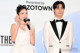 IVEレイ、美肌輝く純白ロングドレス姿で登場「白鳥になったような」THE BOYZジュヨンと息のあったやり取り【ASEA 2025 レッドカーペット】 画像