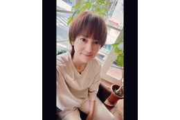 鈴木蘭々「何十年ぶりに」人気タレントと共演で2ショット「相変わらず小さくて可愛い」