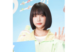 あのちゃん、私物のぬいぐるみに囲まれたリラックスSHOTに反響「めっちゃ可愛い」「好き」