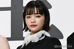 見上愛、奇抜ヘアで雰囲気ガラリ「似合うのすごい」「ギャル感爆発」と反響 画像
