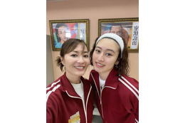 新山千春、18歳長女と“すっぴん”でパシャリ！美人親子SHOTに「かわいい」「超綺麗」の声 画像