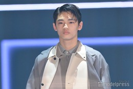 冨永愛の息子・冨永章胤、“半年ぶり”新ヘアイメチェン姿披露「すっきり」「大人っぽさ増した」の声 画像
