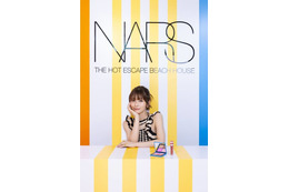 長濱ねる・百田夏菜子らが夏先取りの肌見せコーデを披露！カラフルで解放感あふれるビーチハウスを体験