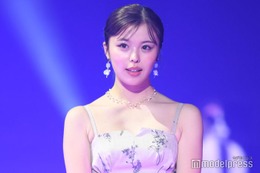 美人インフルエンサー、美脚輝くミニ丈コーデ披露「スタイルよすぎ」の声 画像