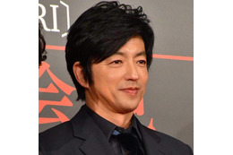 「この笑顔はズルすぎる」大沢たかお、カジュアルコーデの自然体SHOTにファン悶絶「カッコ良すぎてメロメロ」 画像