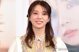 小林由依、ミニスカ私服で美脚輝く 京都満喫ショットに「スタイル抜群」「オシャレ」と絶賛の声 画像