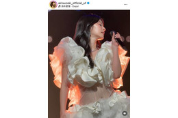 「神々しい」鈴木愛理、シースルー衣装を着こなすステージSHOTに絶賛の声「スタイル良すぎ」