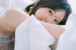 日向坂46卒業発表の富田鈴花、1st写真集決定 大胆な水着姿＆初ランジェリーショットも披露 画像