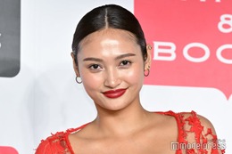 “脅威の10等身”香川沙耶、レイヤーカットの新ヘア披露「可愛すぎ」「雰囲気変わる」と反響