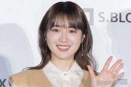 高山一実、“ギリギリ”ミニ丈から美脚スラリ「惚れる」「どんなコンセプトでも似合う」の声