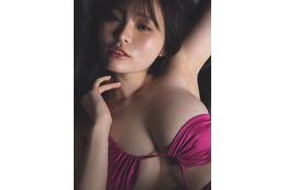現役女子大生・佐伯澪、大胆衣装で美バスト披露