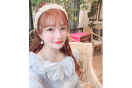 安西ひろこ「久しぶりに」ミニ丈姿披露 ほっそり美脚に「変わらず美しい」「スタイル抜群」の声 画像