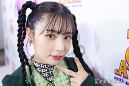 韓国出身のインフルエンサー・らん、青髪で大胆イメチェン「透明感際立つ」「似合う」の声