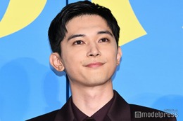 吉沢亮、公開延期していた映画が完成披露迎える「心から感謝」「大変お待たせいたしました」【映画「バババ」】