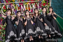 日向坂46、美肌輝くブラックドレスで雰囲気ガラリ ミセス主催イベントに登場【Mrs. GREEN APPLE presents「CEREMONY」】
